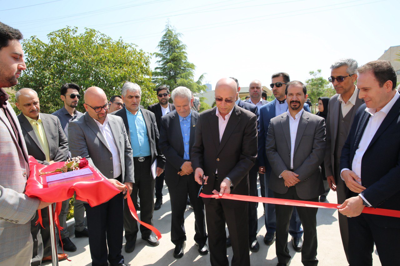 با حضور وزیر علوم تحقیقات و فناوری بخش تحقیق و توسعه شرکت آوان بهمن شیمی افتتاح شد