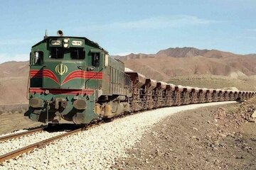 دلیل عجیب توقف قطار تهران یزد!