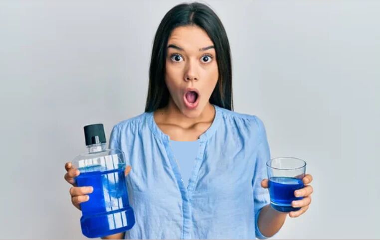 دلیل سوزش دهان هنگام استفاده از دهانشویه چیست؟