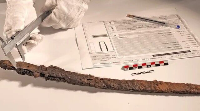 کشف شمشیر کمیاب ۱۰۰۰ ساله