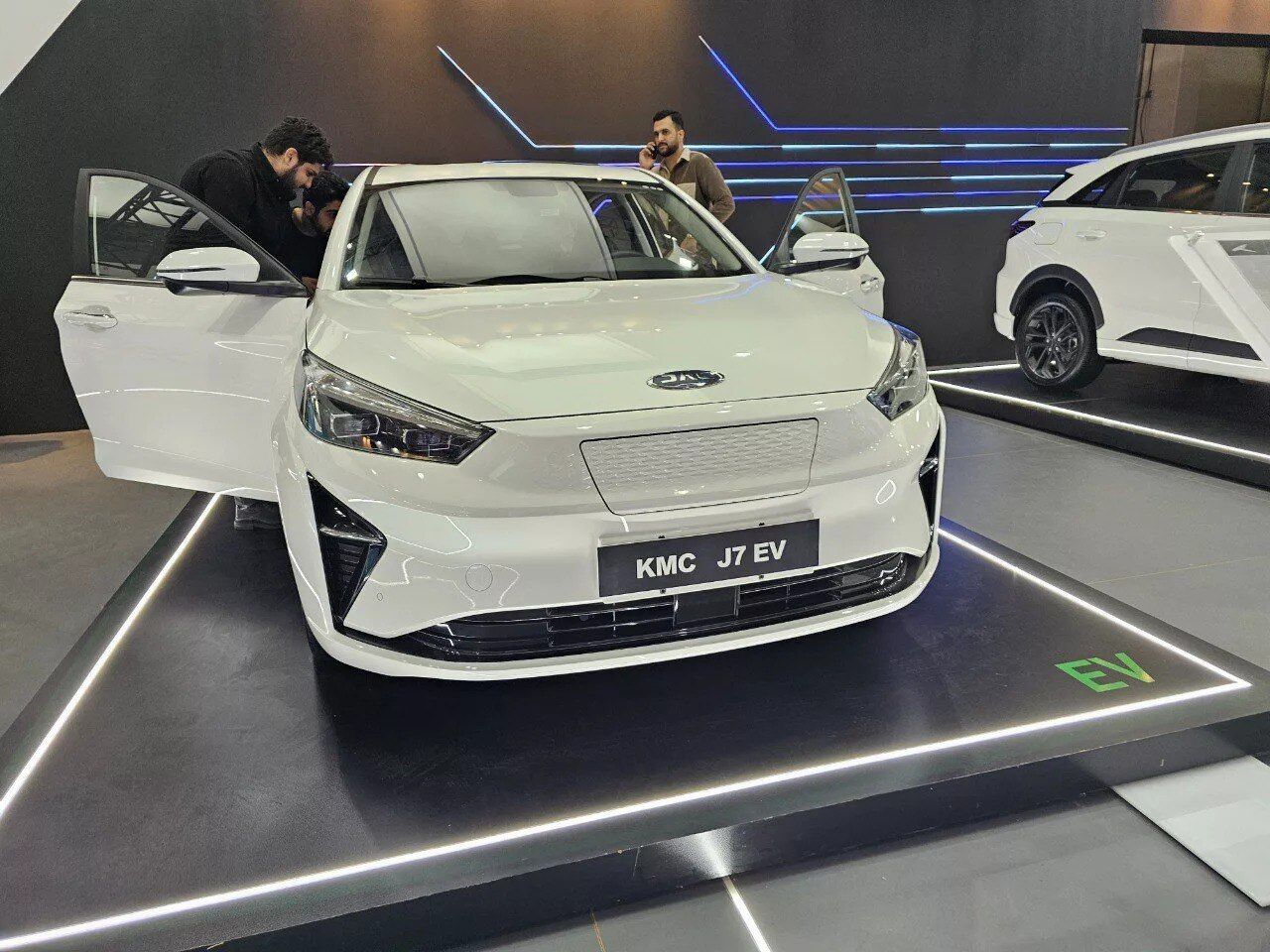 عرضه کی ام سی J۷ برقی در سامانه یکپارچه