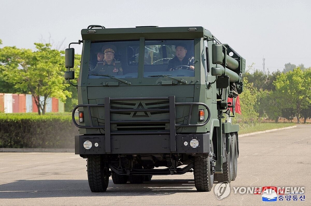 تصاویر جدید رهبر کره‌شمالی در حال رانندگی و تیراندازی خبرساز شد!