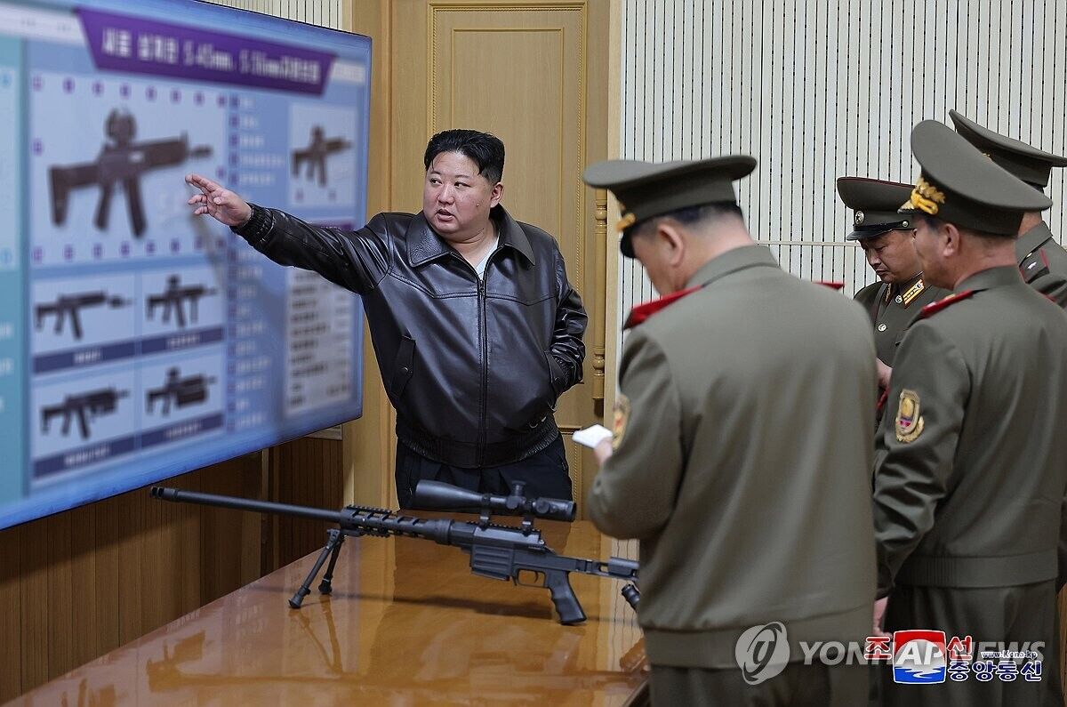 تصاویر جدید رهبر کرهشمالی در حال رانندگی و تیراندازی خبرساز شد!