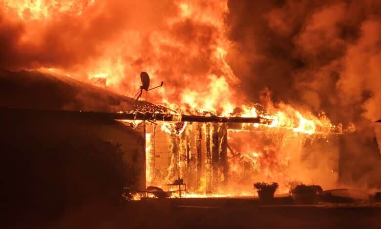آتش سوزی گسترده در شهرک صنعتی