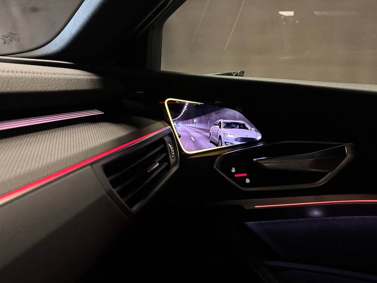 (ویدئو) عملکرد آینه دیجیتال در شاسی بلند آئودی