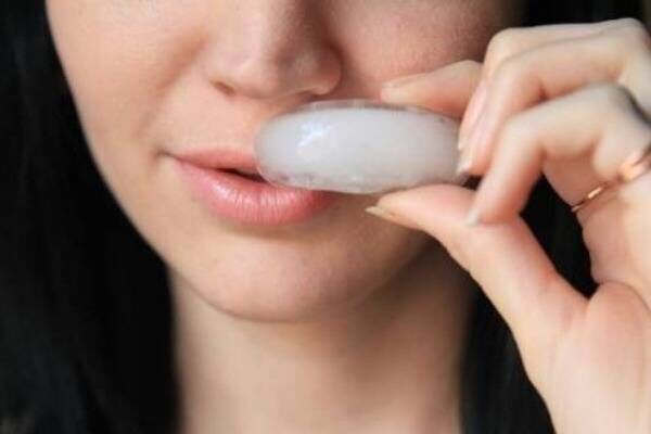 چرا تبخال می زنیم و چطور باید از شر آن خلاص شویم؟