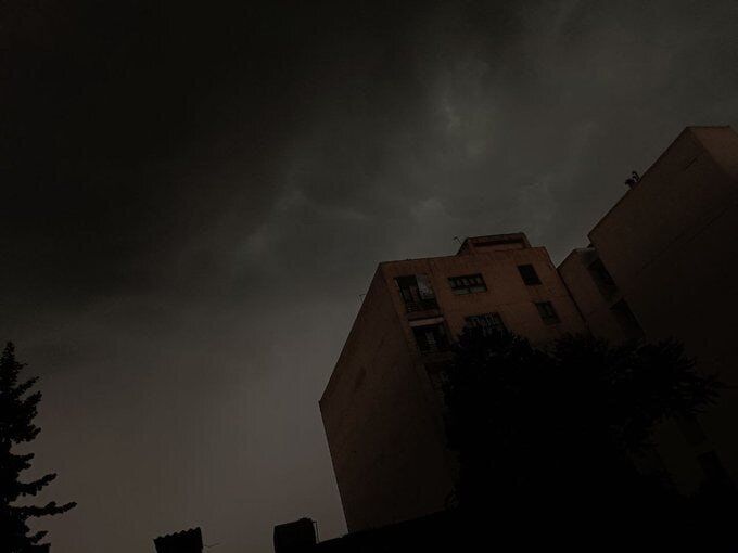 فوری، آسمان کرج وسط روز سیاه شد + عکس