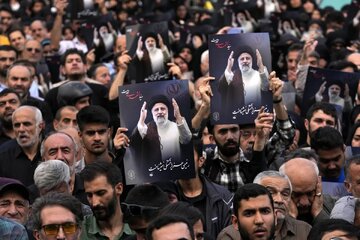 استقبال گسترده مردم مشهد از پیکر رئیس جمهور شهید و شهدای همراه