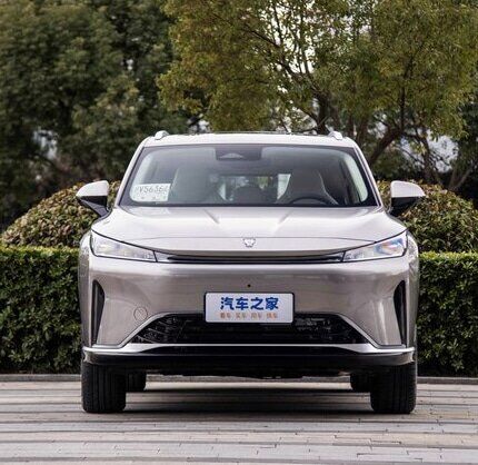 این شاسیبلند پرآپشن چینی از دنا پلاس اتوماتیک هم ارزانتر است! + عکس