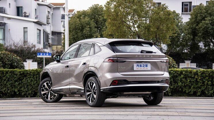 این شاسیبلند پرآپشن چینی از دنا پلاس اتوماتیک هم ارزانتر است! + عکس