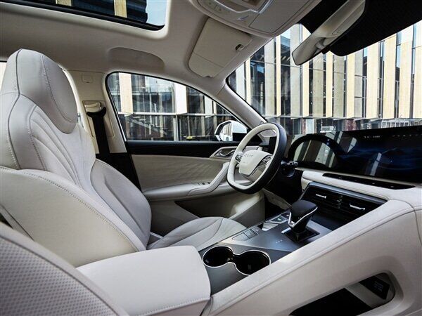 این شاسیبلند پرآپشن چینی از دنا پلاس اتوماتیک هم ارزانتر است! + عکس