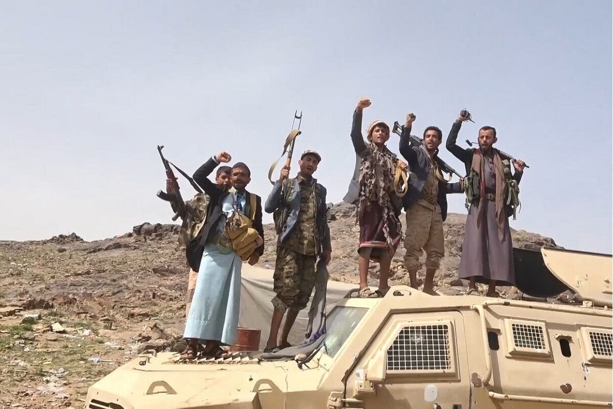 حمله هوایی ائتلاف آمریکا و انگلیس به فرودگاه «الحدیده» یمن
