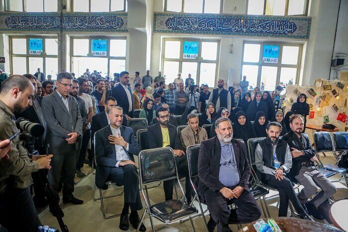 روایت خانم شاعر از  رئیس جمهور شهید | برنامه را لغو نکرد، مستقیم از سفر خارجی به شهر ما  آمد