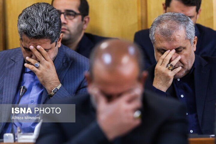 گریه مسئولان در فراق شهید رئیسی + عکس