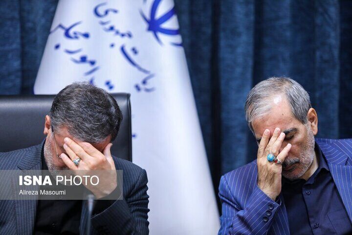 گریه مسئولان در فراق شهید رئیسی + عکس