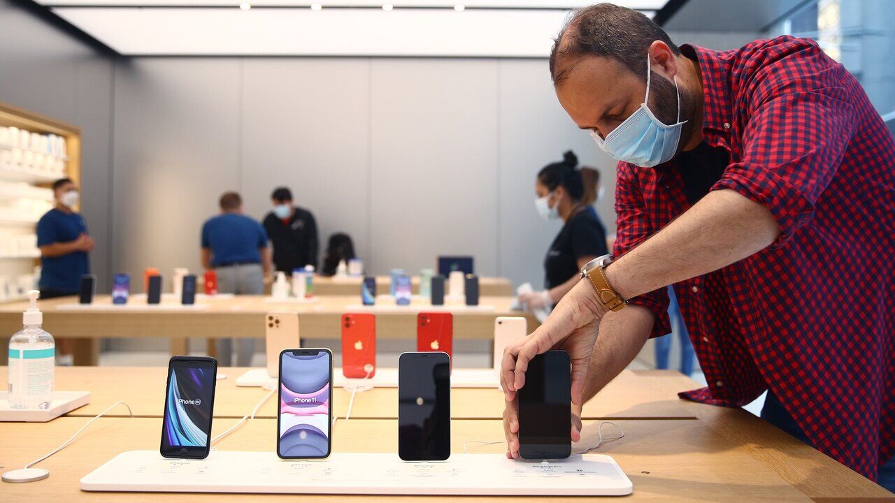 افرادی که آیفون۱۴ و ۱۵ قاچاق خریدهاند، بخوانند!