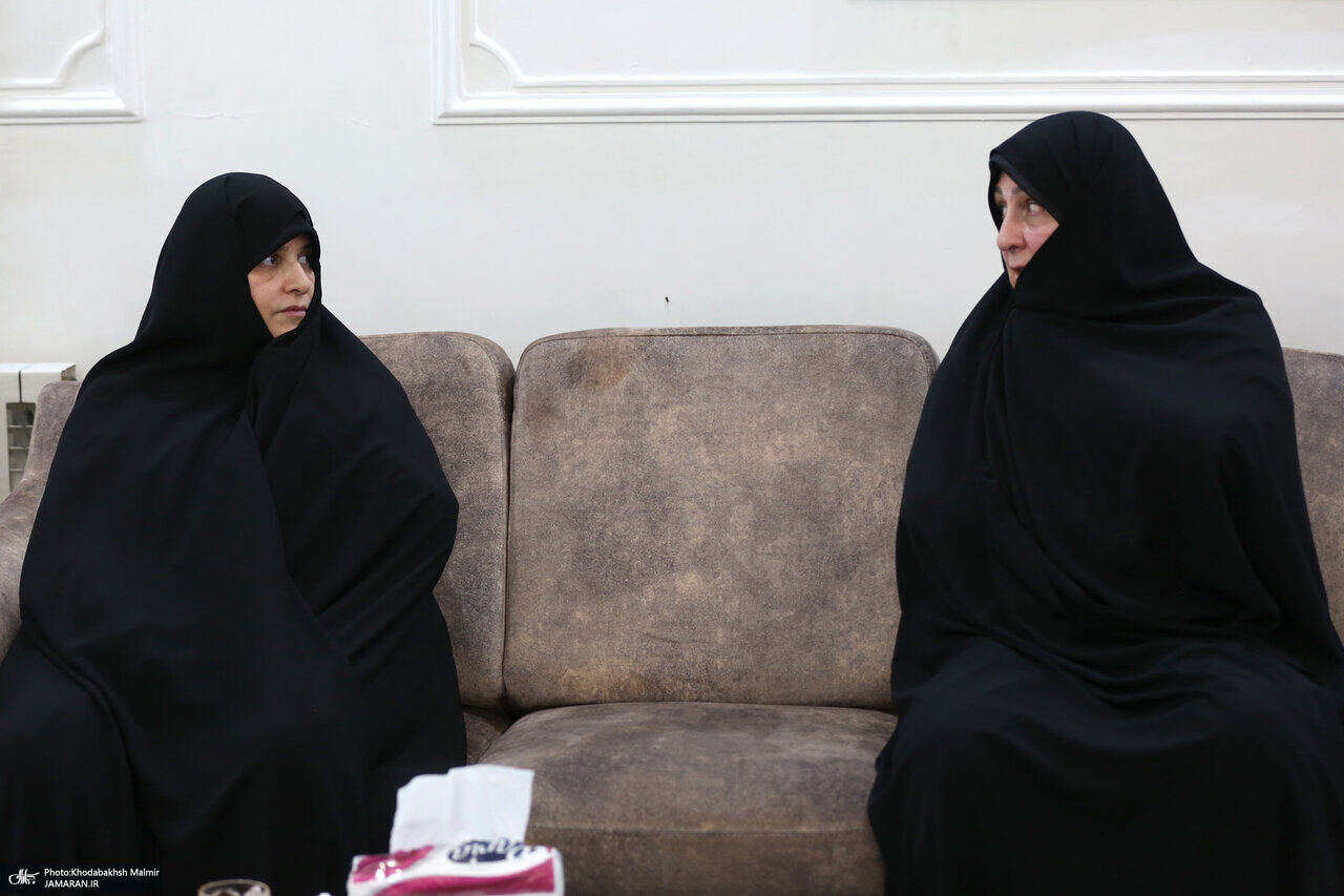 عکس جدید از جمیله علمالهدی و دخترانِ عزادارش + عکس