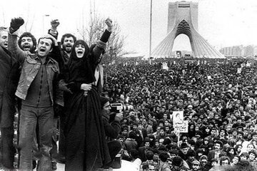 انقلاب ایران واقعا کار خارجی‌ها بود؟