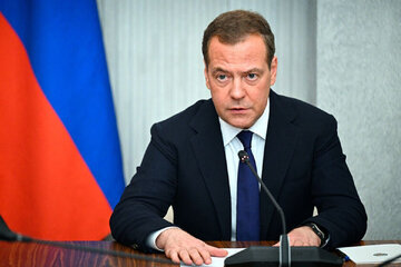 Russia may arm US enemies with Russian weapons: Medvedev