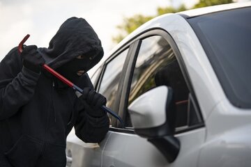 دزد معروف خودروها به دام پلیس افتاد