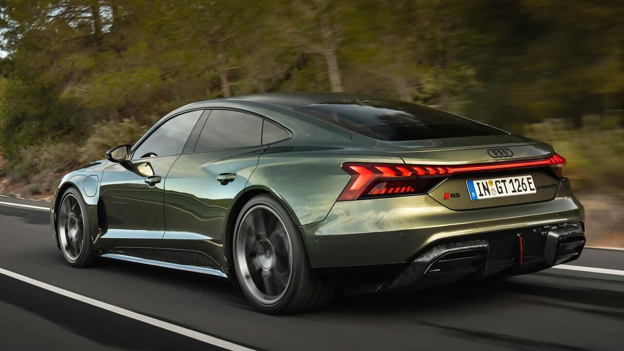 قدرتمندترین و سریعترین خودروی آئودی، ۱۰ میلیارد تومان قیمت خورد/عکس