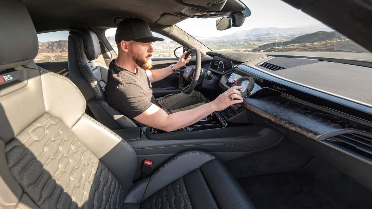 قدرتمندترین و سریعترین خودروی آئودی، ۱۰ میلیارد تومان قیمت خورد/عکس