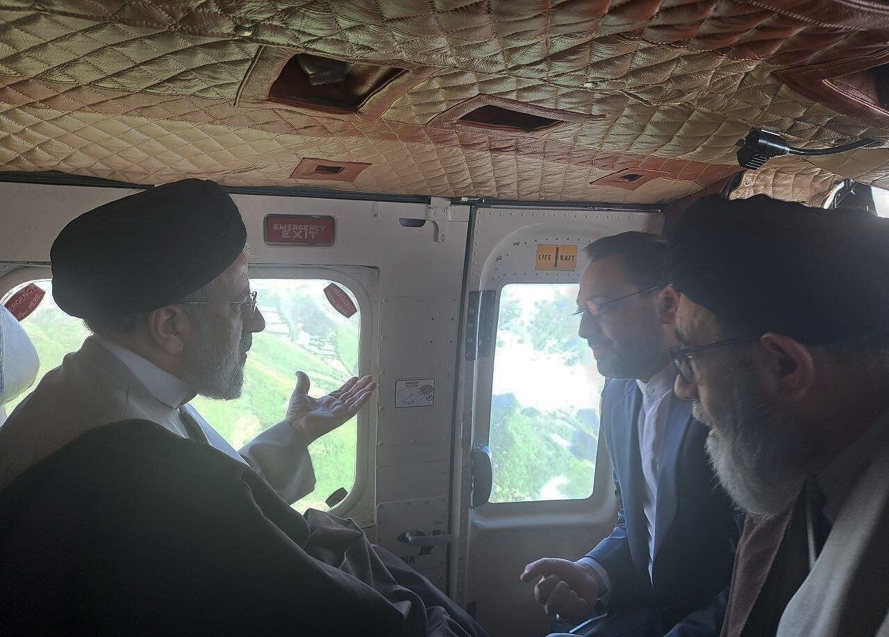 عکس دیده نشده از داخل بالگرد شهید رئیسی پیش از سقوط
