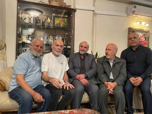 عیادت از جمشید هاشم پور + عکس