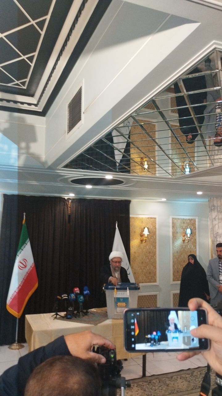 صادق لاریجانی رای داد + عکس