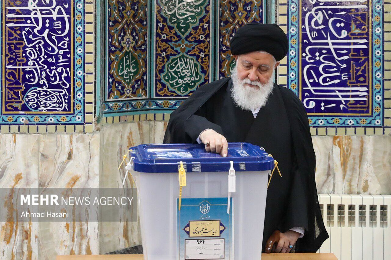 رأی دادن علم الهدی بعد از شهادت دامادش + عکس