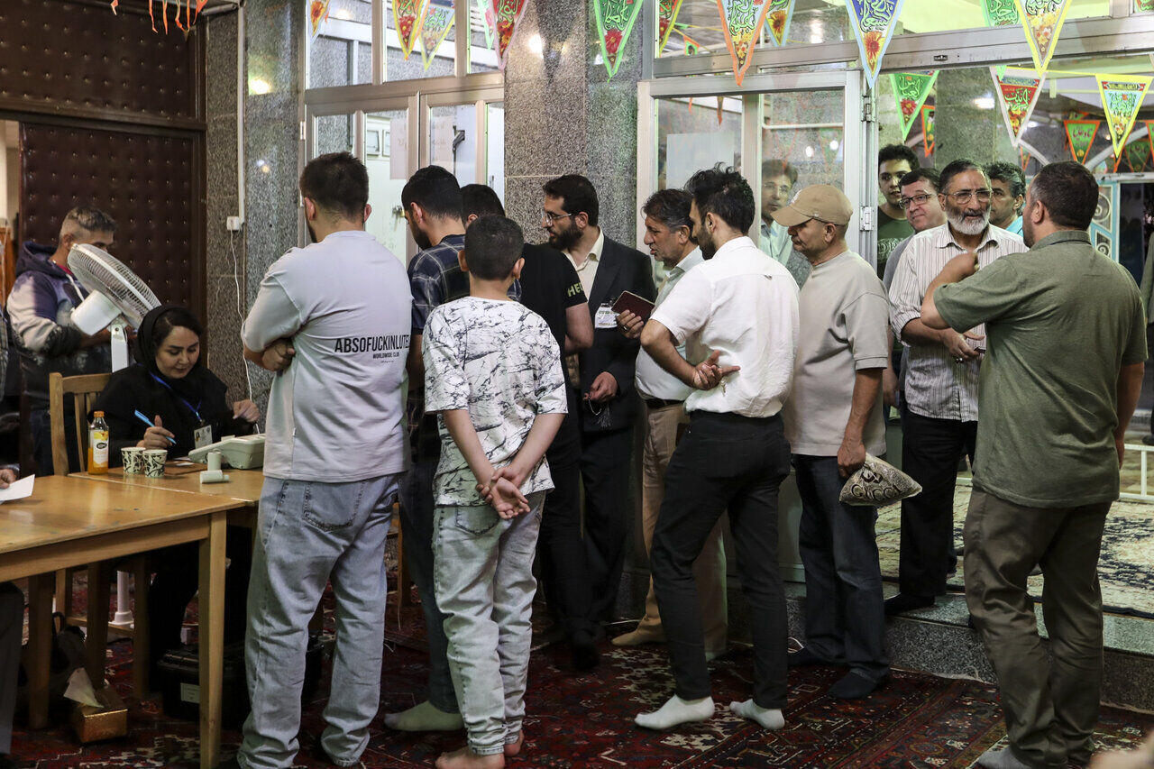 رای گیری در شهر پزشکیان + عکس