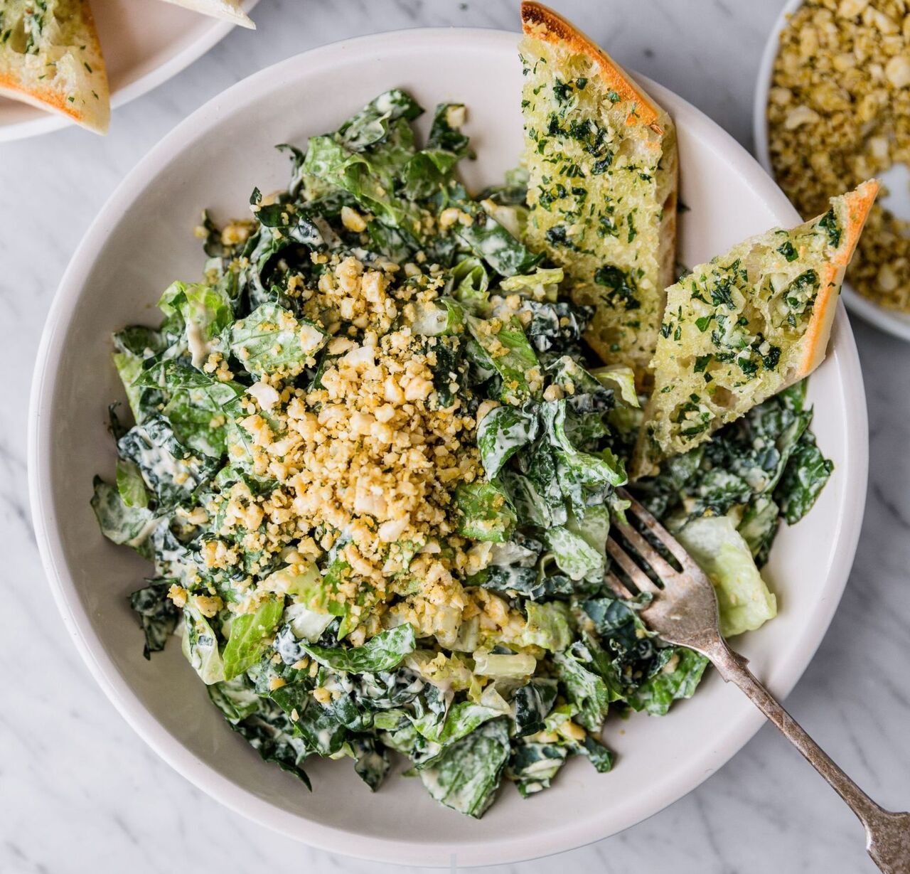 طرز تهیه سالاد نان سیر