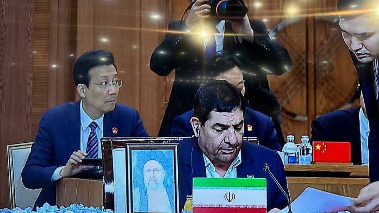 تصویری فراگیر از شهید رئیسی در اجلاس شانگهای + عکس