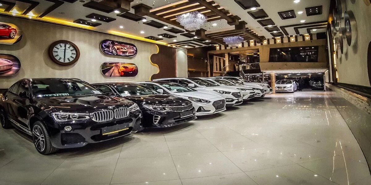 بازار خودرو تا سه ماه آینده در رکود میماند/ پزشکیان تعرفه را کم و واردات خودرو توسط مردم را آزاد کند