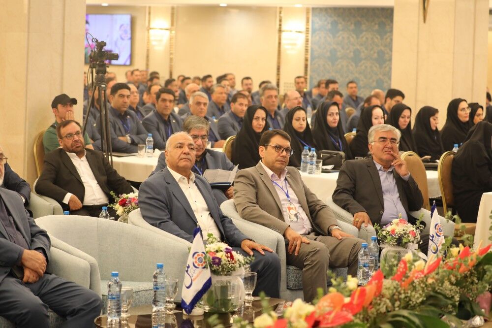 کشور و مردم ما، شایسته بهترین‌ها هستند
