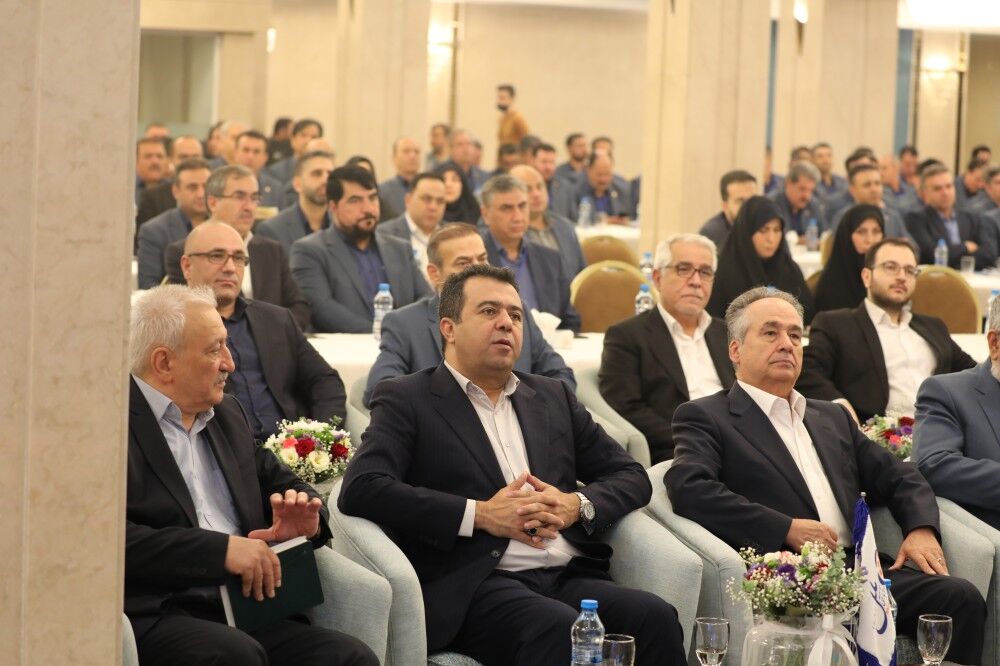 کشور و مردم ما، شایسته بهترین‌ها هستند