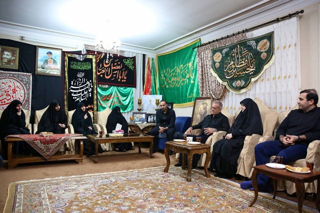 دیدار پزشکیان با خانواده شهید سلیمانی + عکس