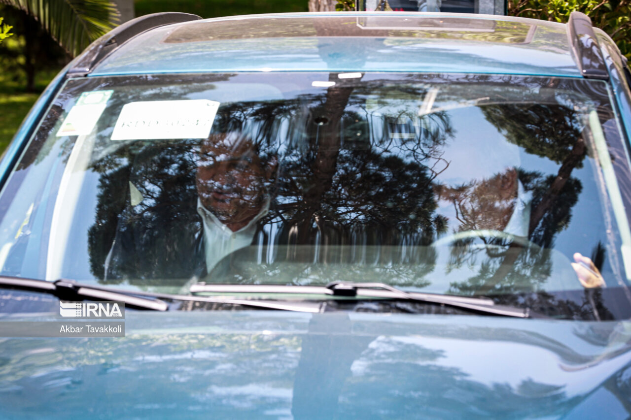 مخبر و وزیر صمت سوار بر خودرو جدید ری را + عکس