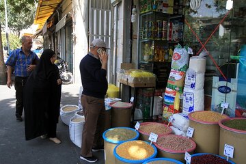 Iran's annual inflation rate drops to 35.5% in July
