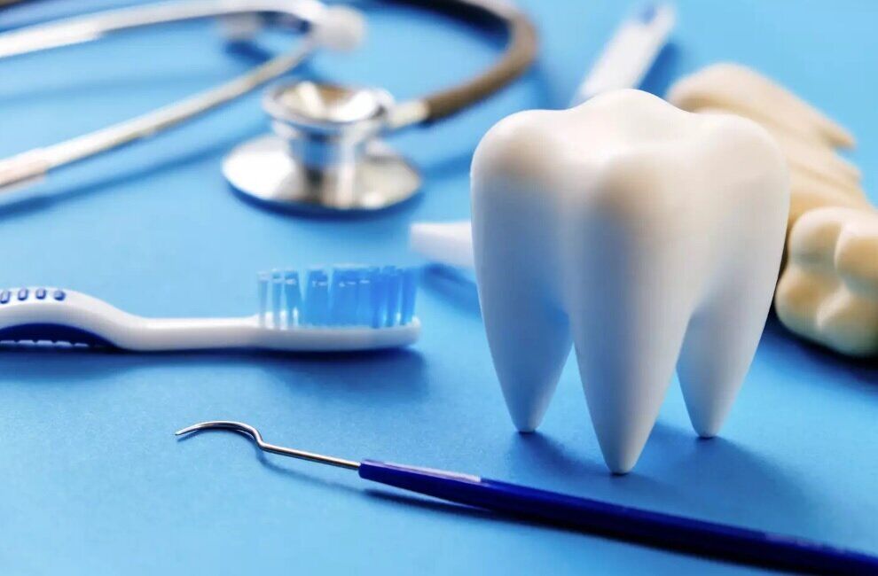 چرا دندانها زرد میشوند و چه باید کرد؟