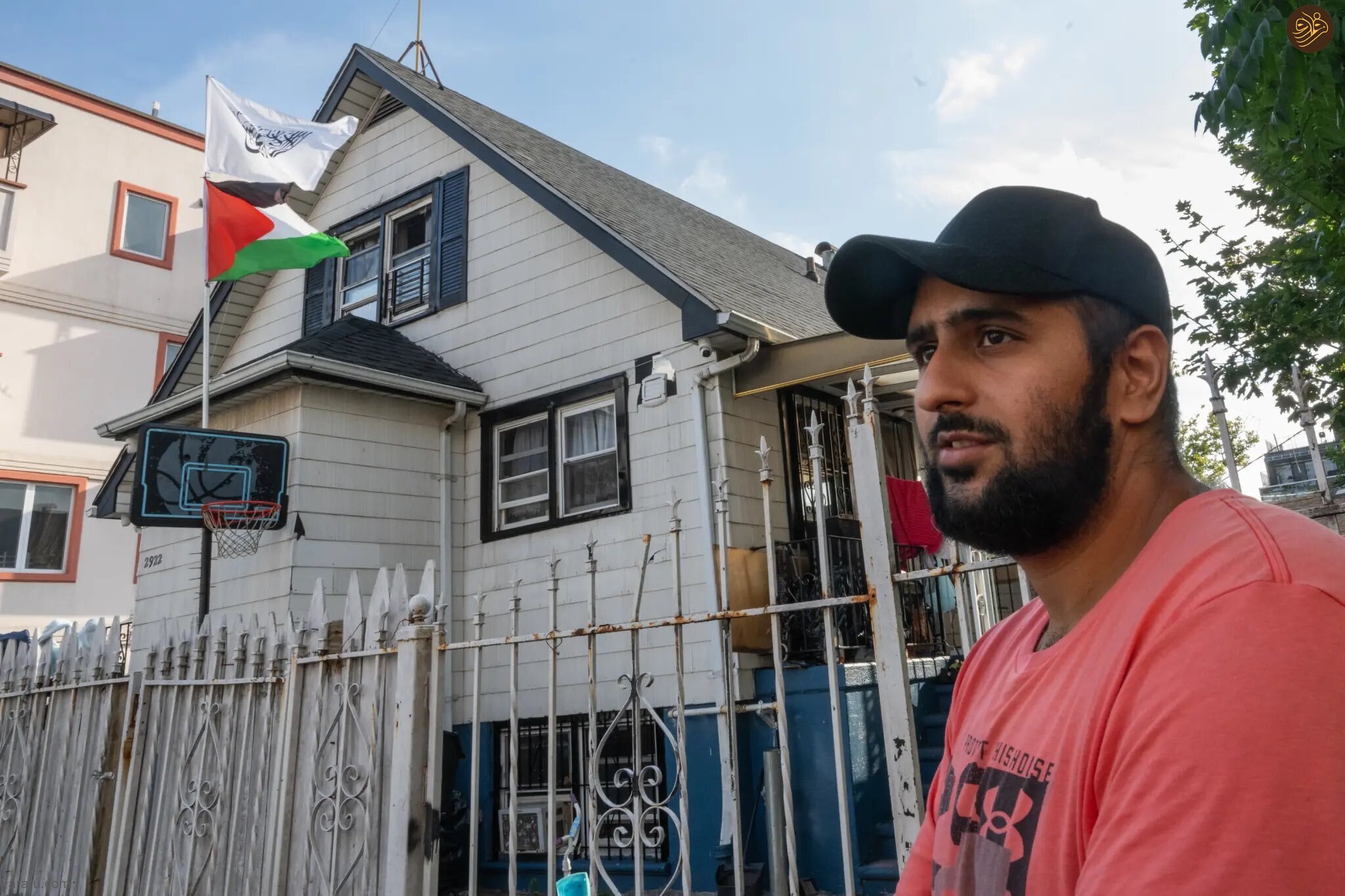 اهتزاز پرچم طالبان در نیویورک جنجالی شد+ عکس