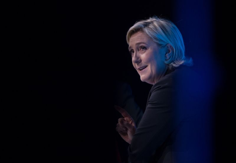 French Court Probes Leave Le Pen Unscathed as Fillon Bid Falters