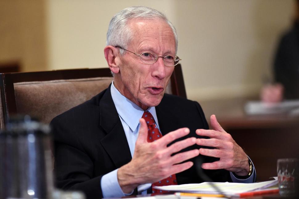 Fed close to hitting job and inflation targets: Fischer