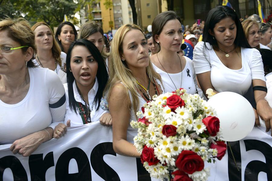 Roses in hand, Venezuelan women protesters face security forces