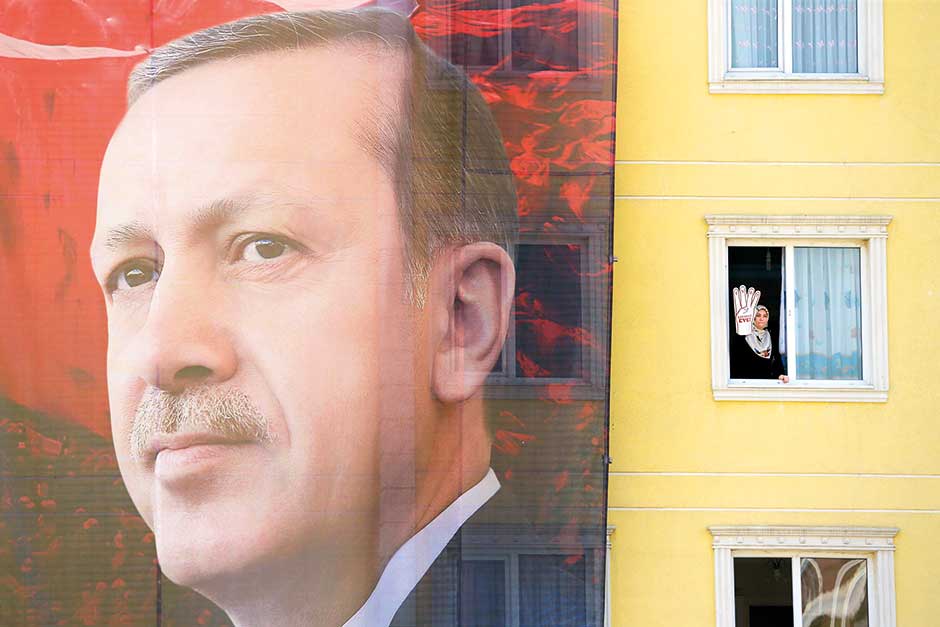 Erdogan's Bid for Sweeping Power Set to Climax With Sunday Vote