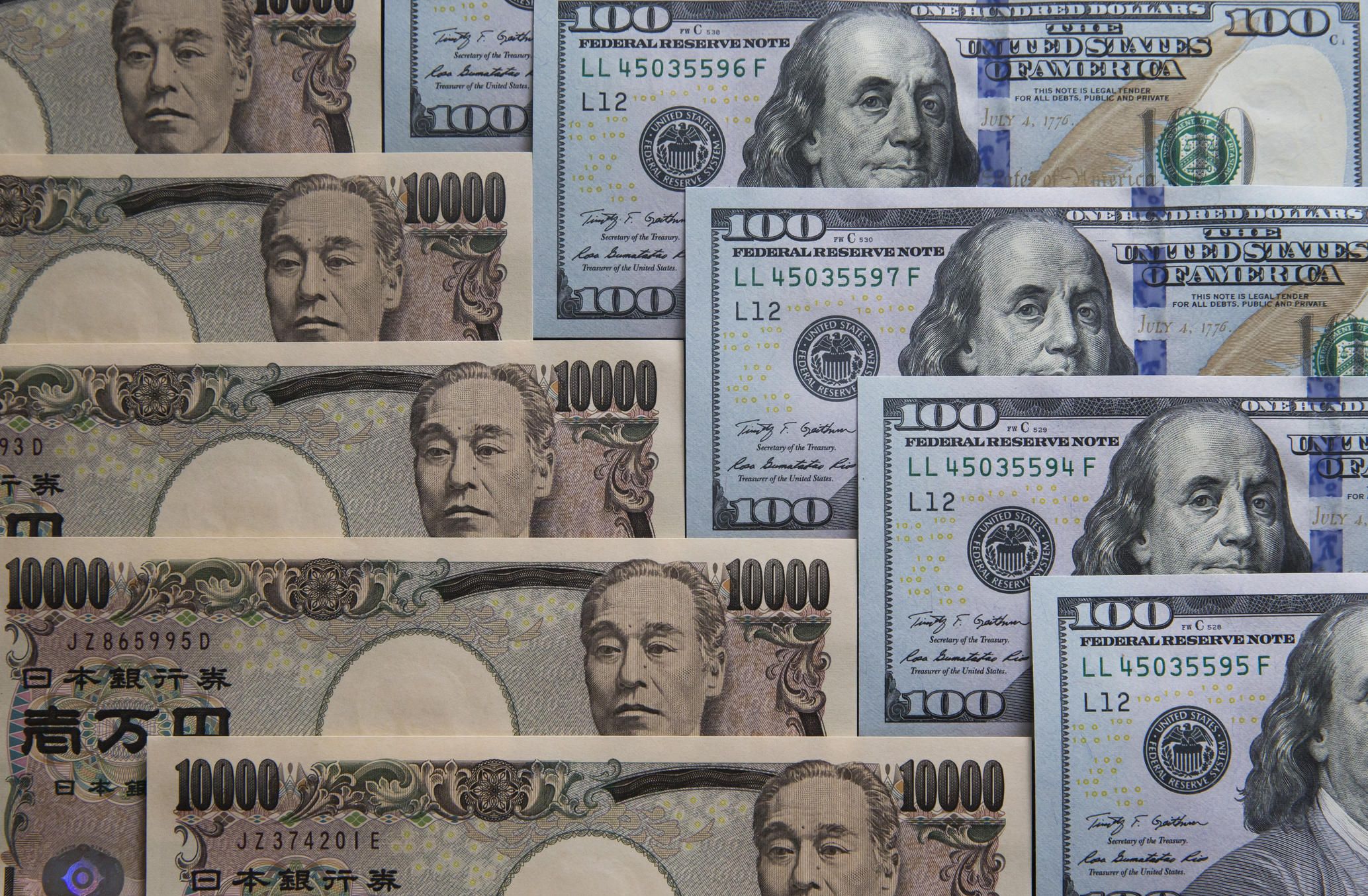 Yen hits two-week high as Japanese stimulus expectations dialled back