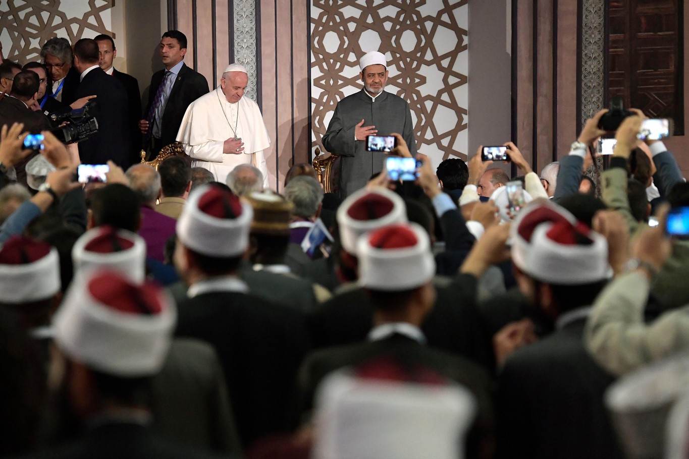 In Egypt, Pope Brings a Message of Peace Amid Crackdown