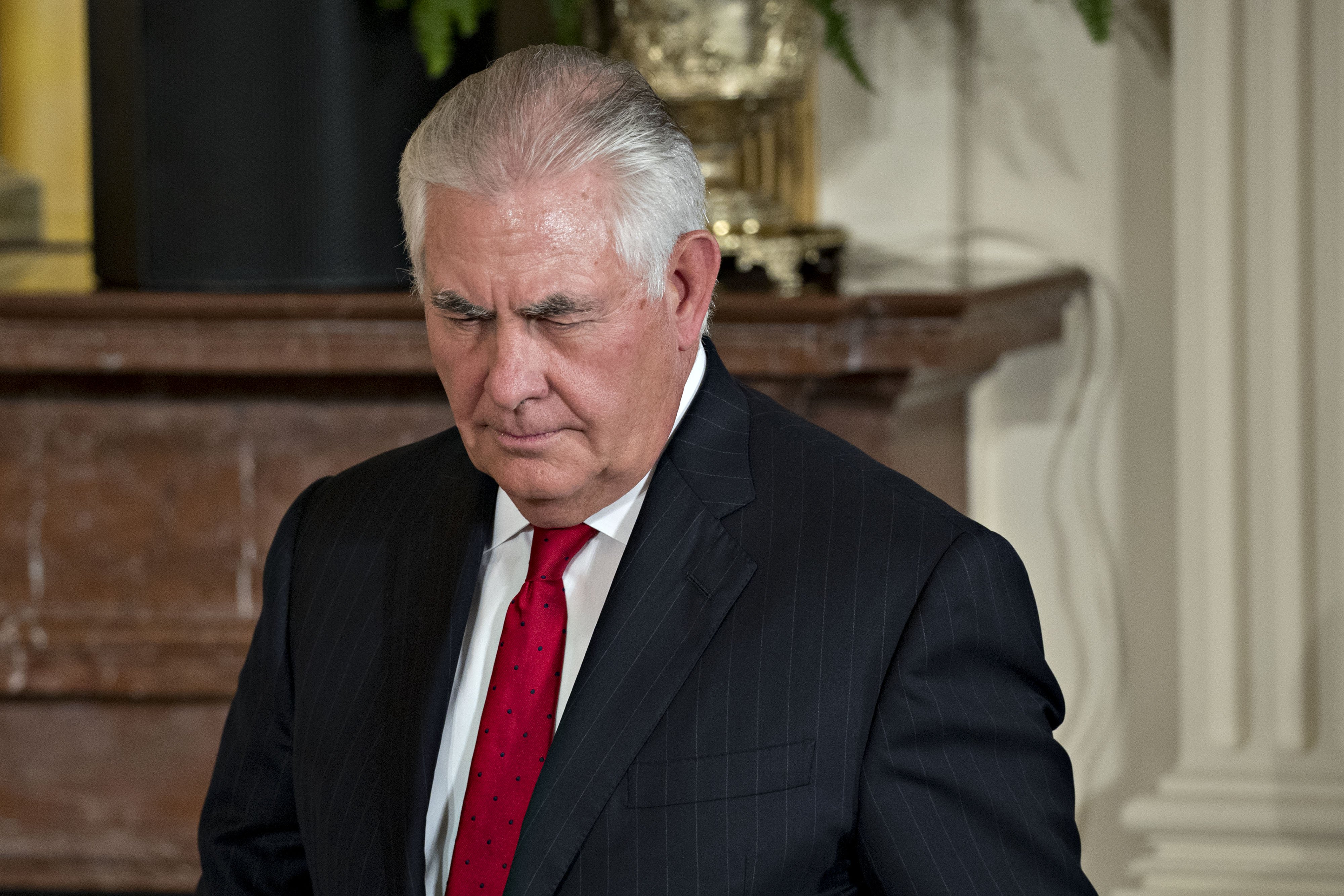 Tillerson Warns Against Doing Business With Iran's Revolutionary Guards
