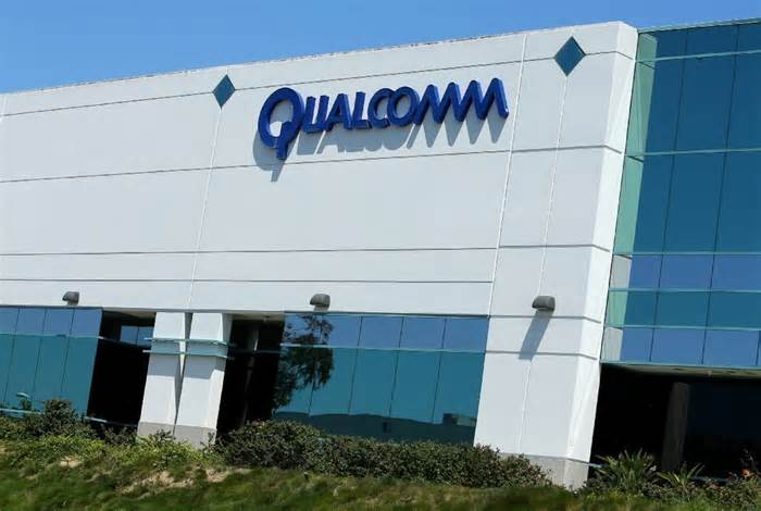 Intel and Samsung Gang Up on Qualcomm, Backing FTC Monopoly Suit
