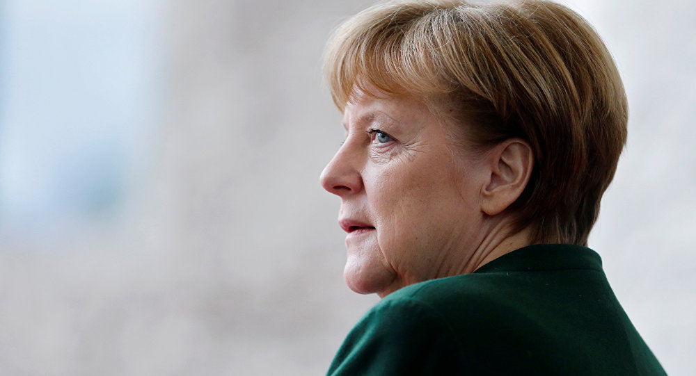 Merkel Tested on Refugees, Diesel as Opponent Steps Up Campaign